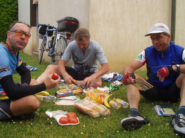 fichier 20040520_100010_dm_philippe_delzenne_jean-marie_laponche_christian_theron_a_table-0.jpg