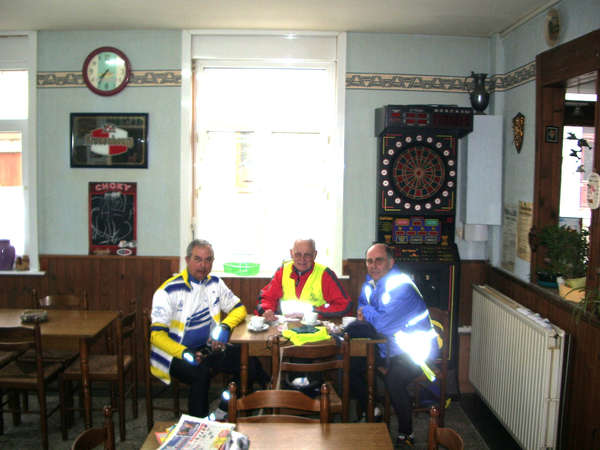 fichier 20050519_070300_dh_michel_lefebvre_gilbert_jaccon_bernard_faivre_cafe_wizernes-0.jpg
