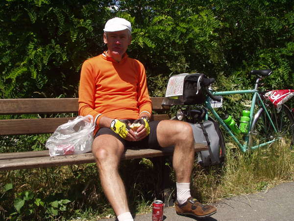 fichier 20060606_1216_md_roger_maillard_repas_jpb-0.jpg