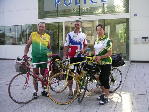 fichier 20060607_1500_bs_daniel_cristin_jean-claude_bertelli_eliane_bertelli_arrivee_police_as-0.jpg