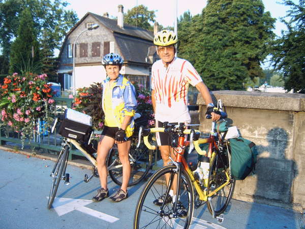 fichier 20060713_0702_sh_huguette_duteil_isaic_signou_ph4-0.jpg