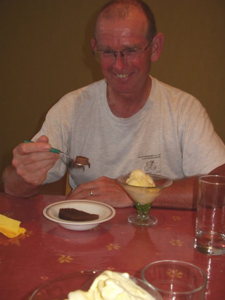 fichier 20070620_2040_md_bernard_ducornetz_glace_gateau-0.jpg