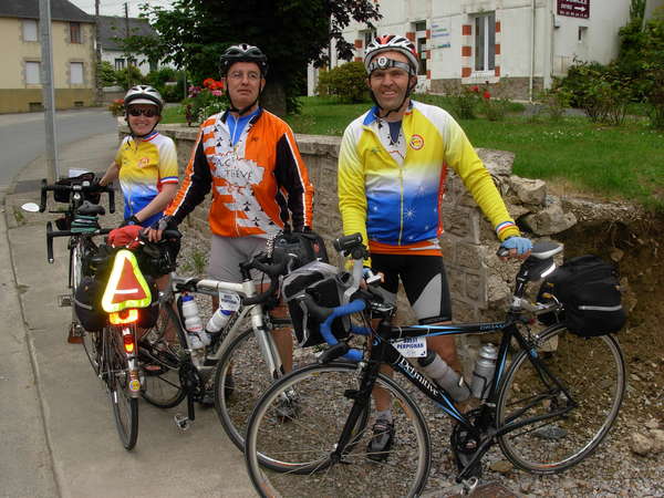 fichier 20090613_140540_bp_michel_chateau_jean_morin_tandem_isabelle_carrier_jean-philippe_battu_mael_carhaix10_jp-0.jpg