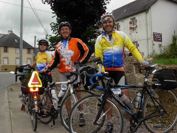 fichier 20090613_140553_bp_michel_chateau_jean_morin_tandem_isabelle_carrier_jean-philippe_battu_mael_carhaix11_jp-0.jpg
