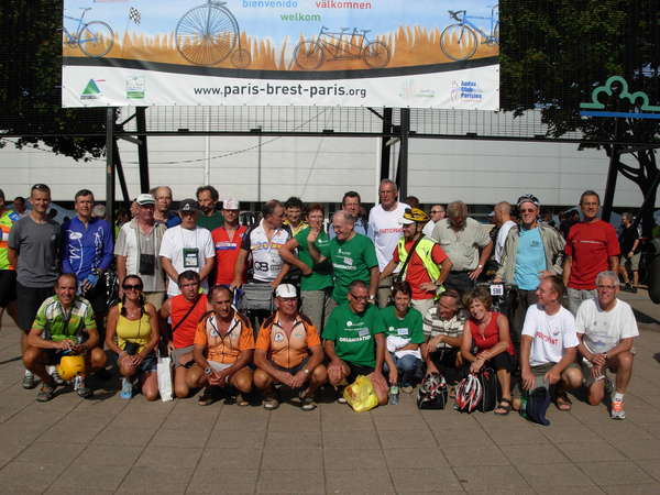 fichier 20110820_170700_avant-depart_groupe_diagonaliste_avant_pbp2011_jp-0.jpg